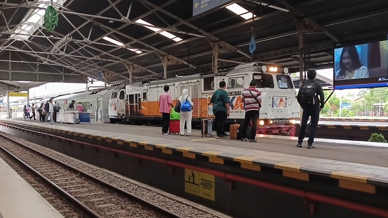 Dampak Tabrakan Kereta Api di Bekasi Timur, 27 Perjalanan KA Daop 3 Cirebon Dibatalkan