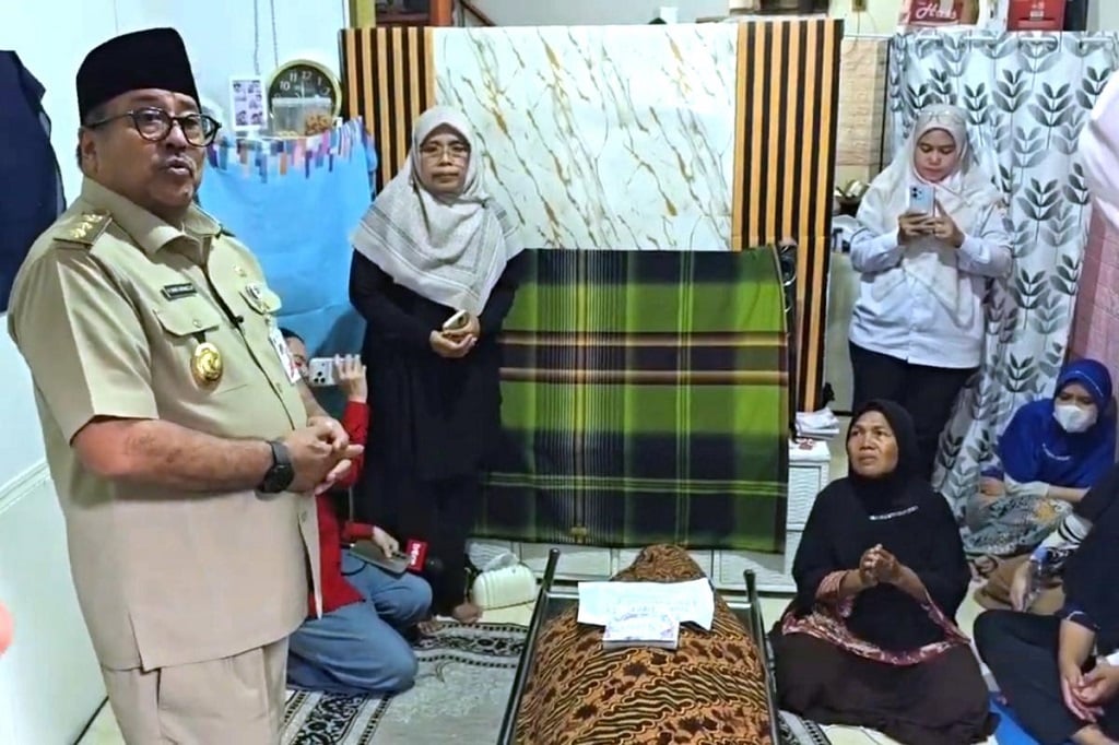 Rano Karno Takziah ke Rumah Korban Tabrakan KA di Bekasi, Pastikan Beri Santunan