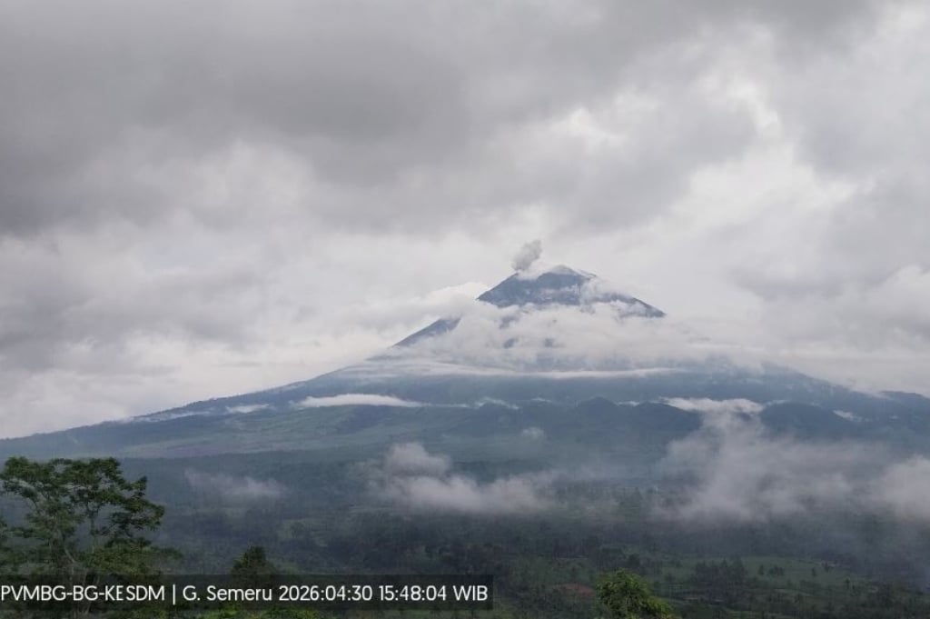 Gunung Semeru Meletus Sore Ini, Muntahkan Abu Vulkanis Setinggi 500 Meter