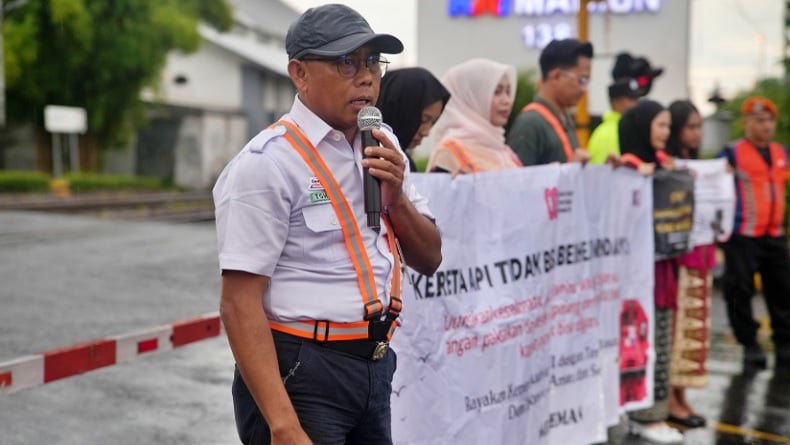 Truk Ringsek Ditabrak KA Doho, KAI Daop 7 Madiun Ingatkan Disiplin di Pelintasan Kereta