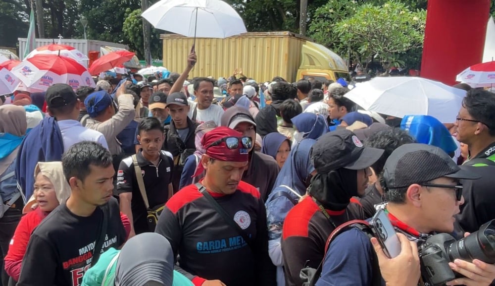 Situasi di Pintu Patung Kuda Kacau saat Peserta May Day Membeludak