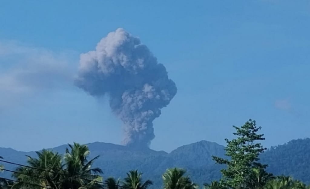 Gunung Dukono Meletus Hari Ini, Semburkan Abu Vulkanik 1.400 Meter