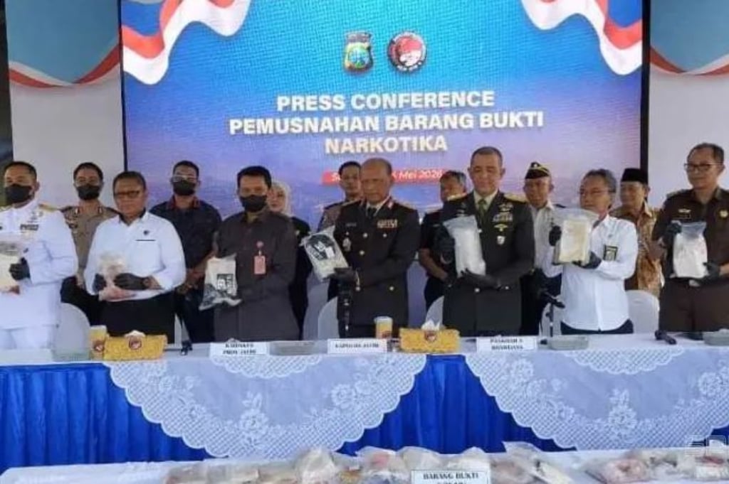 Polda Jatim Musnahkan Kokain 22,2 Kg yang Ditemukan di Perairan Sumenep