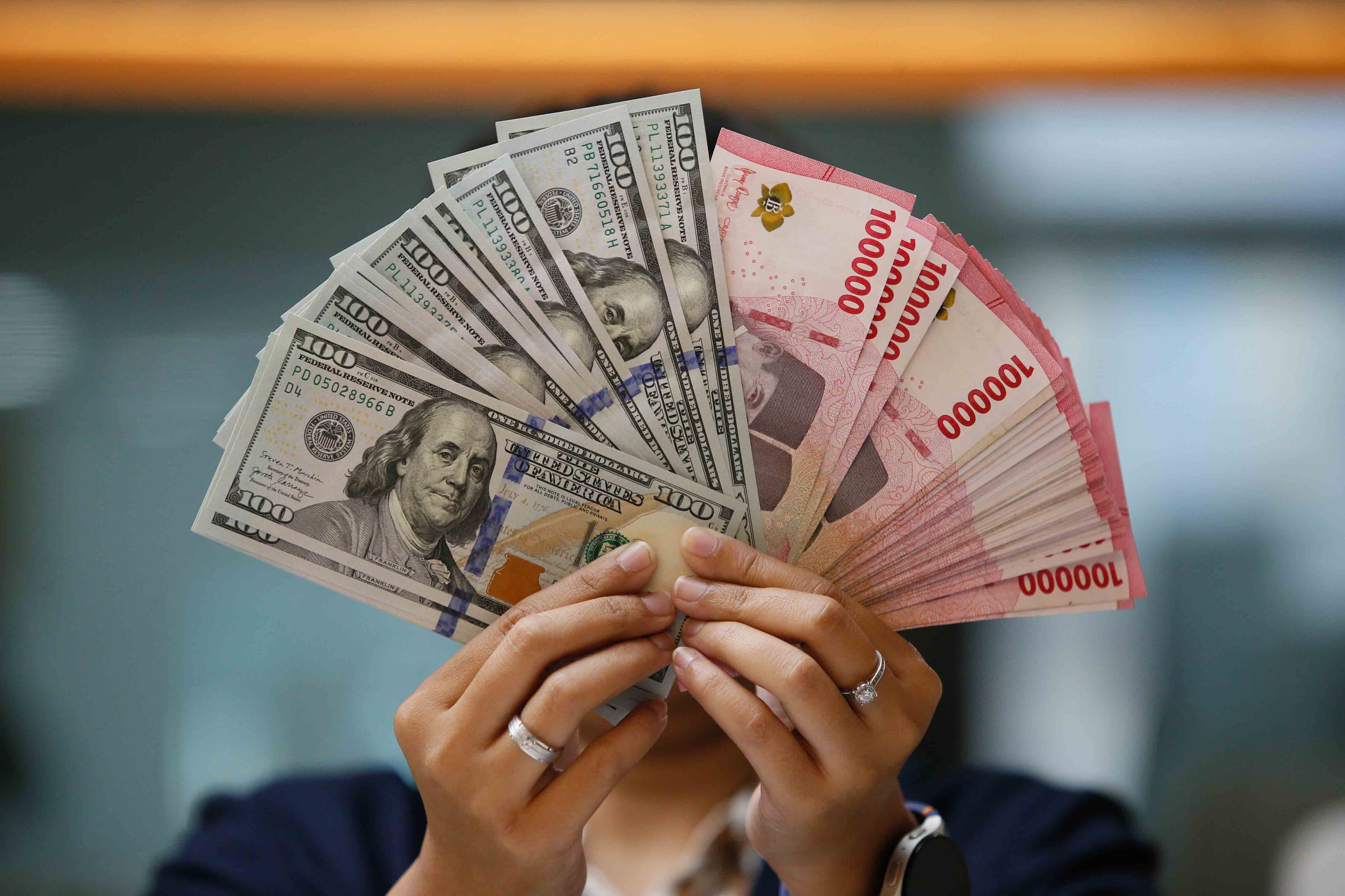 Rupiah Hari Ini Ditutup Perkasa, Sentuh Rp17.387 per Dolar AS