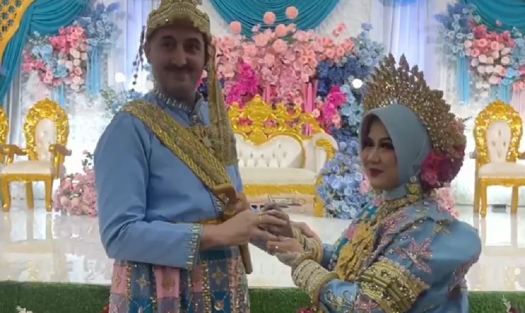 Viral Hafiz Al-Qur'an asal Turki Nikahi Gadis Palopo, Mahar Rp150 Juta