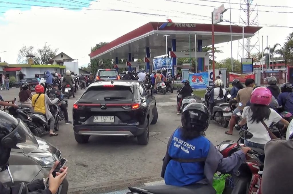 Antrean BBM Mengular di Palangka Raya, Warga Rela Tunggu Berjam-jam