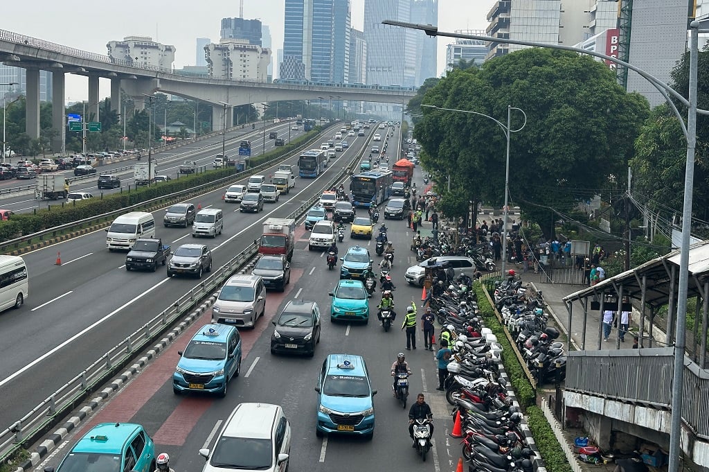 Massa Buruh Demo di Kemnaker, Begini Suasana di Jalan Gatot Subroto