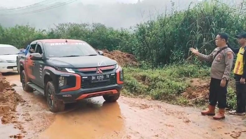 Longsor Putus Akses Kerinci–Bangko, Polisi Berlakukan Sistem Buka Tutup