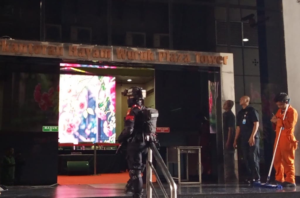 Suasana Perkantoran di Jalan Hayam Wuruk Jakbar Dijaga Ketat Puluhan Brimob, Diduga terkait Judol