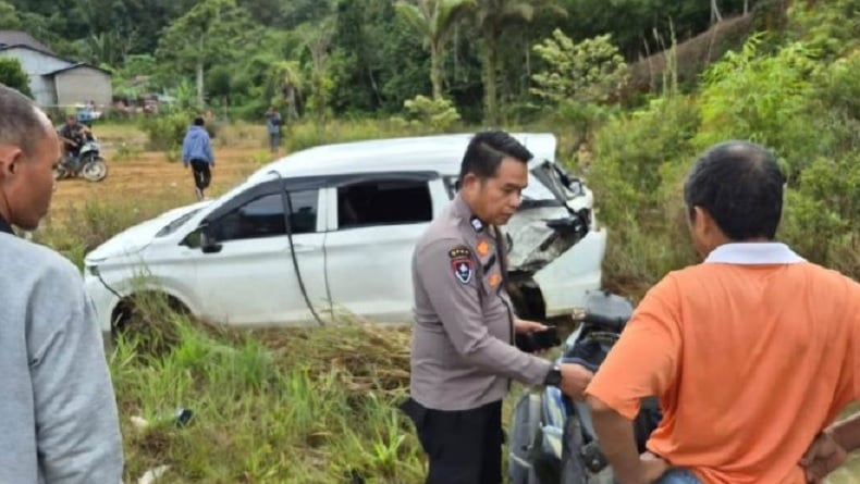 Avanza Tabrak Pemotor Sekeluarga, Ayah dan Anak Tewas Istri Luka