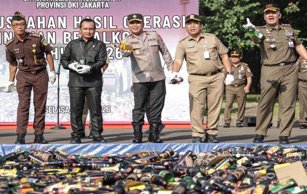 10.200 Botol Miras Ilegal Dimusnahkan di Monas, Hasil Razia Setahun