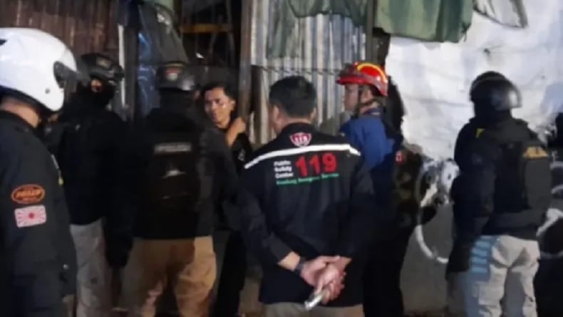Drama Penyekapan 3 Anak di Bandung, Pelaku Siram Bensin dan Lepas Anjing Adang Petugas