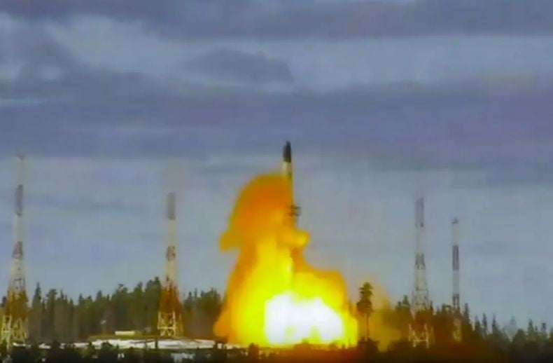 Rudal Nuklir Sarmat Lulus Uji Coba, Putin Berterima Kasih kepada Ilmuwan Rusia