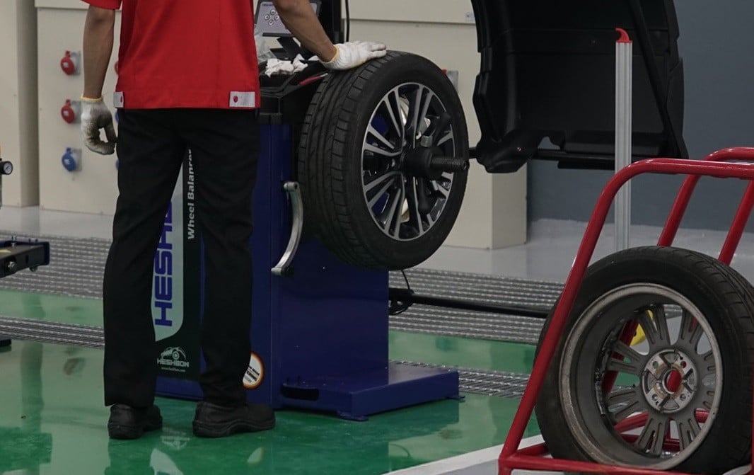 Kapan Saatnya Rotasi Ban, Spooring, dan Balancing? Ini Tandanya Jangan Diabaikan