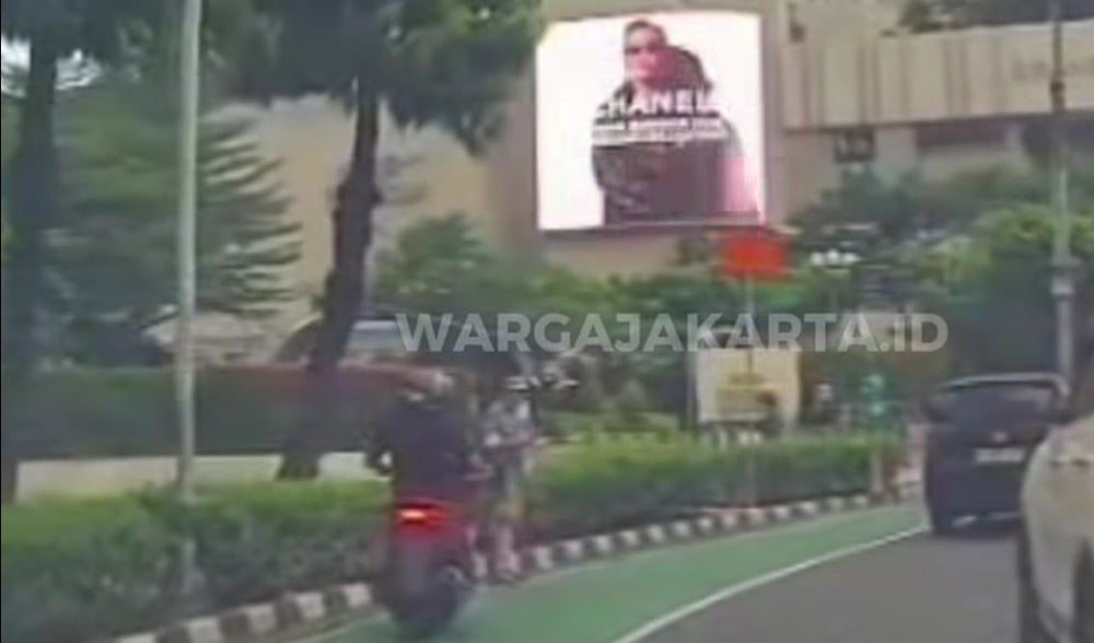 Detik-Detik WNA Dijambret di Bundaran HI, Pelaku Gasak Ponsel lalu Kabur