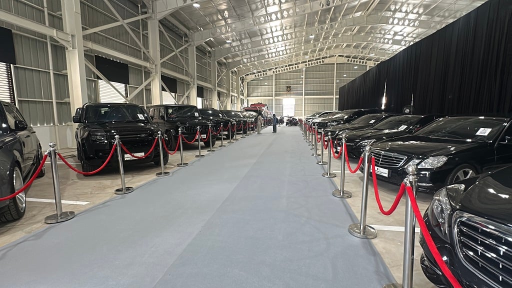 Kejagung Mulai Lelang Barang Rampasan, Ada Mobil Ferrari hingga Kursi Firaun