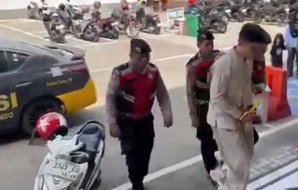 Situbondo Geger! Oknum Guru SMA Diduga Cabuli Siswa Sesama Jenis, Digerebek di Hotel
