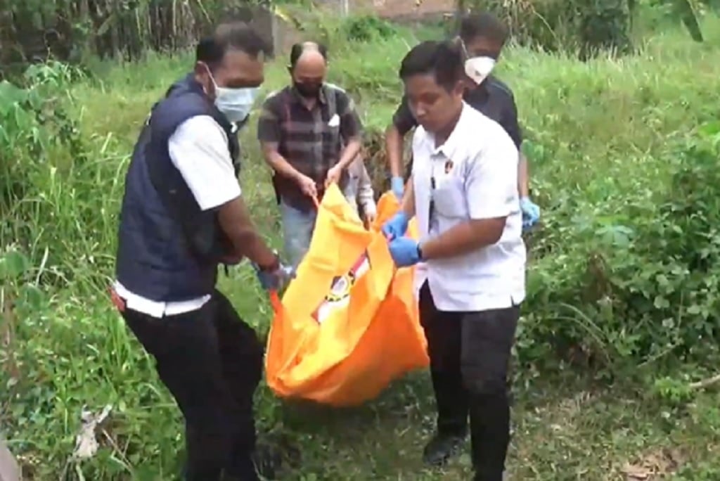 Ponorogo Geger! Mayat Perempuan Membusuk di Semak-Semak Dekat Makam