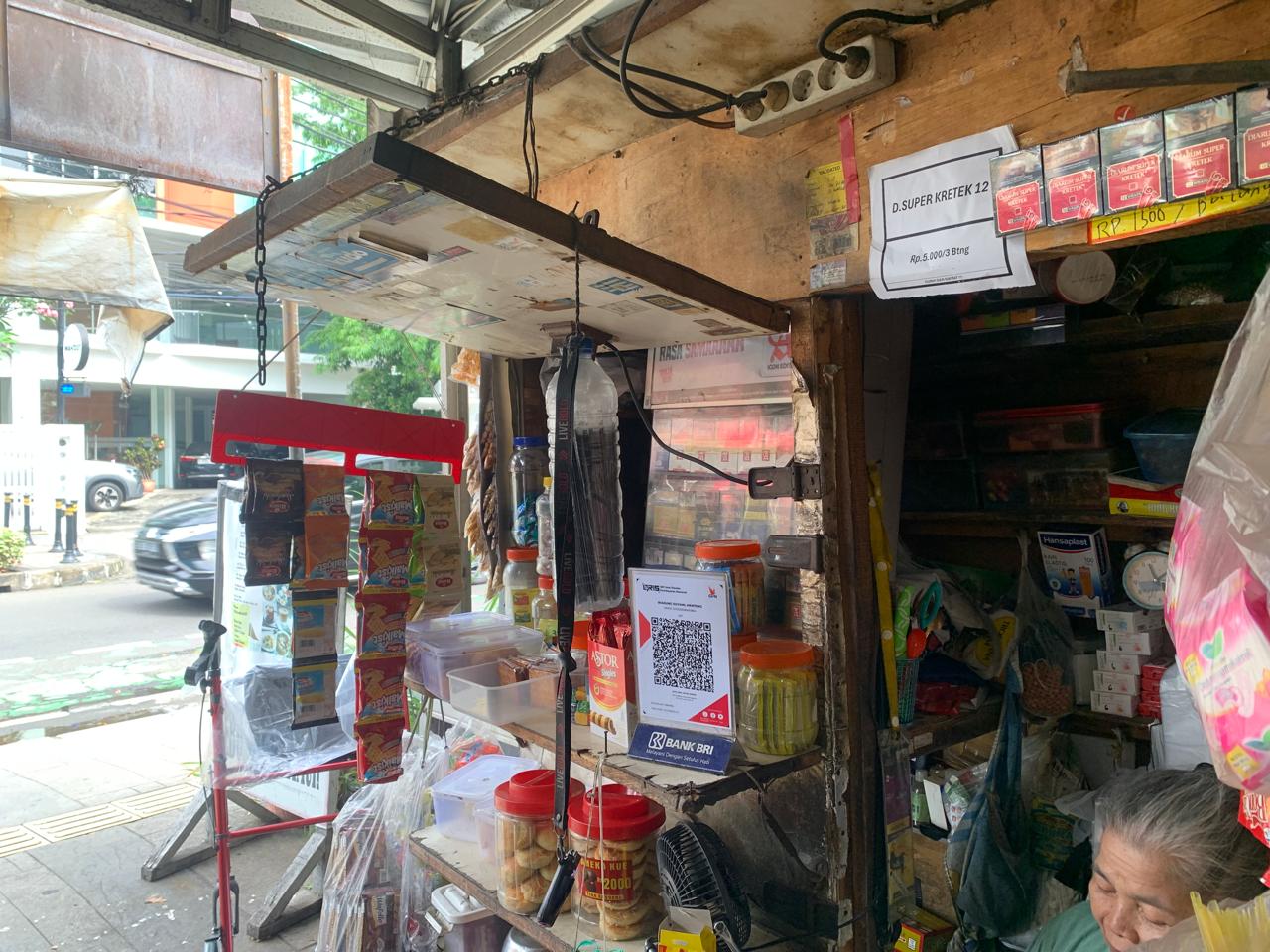 Karyawan di Kebon Sirih Andalkan QRIS BRI: Enggak Ada Cerita Kembalian Diganti Permen!