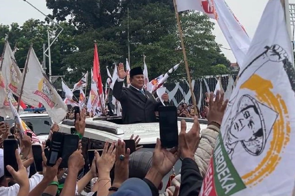 Momen Prabowo Sapa Massa Aksi di Depan Gedung DPR usai Hadiri Rapat Paripurna
