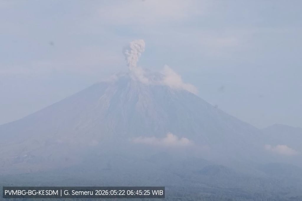 Gunung Semeru Meletus Hari Ini, Muntahkan Abu Vulkanis Setinggi 1.000 Meter