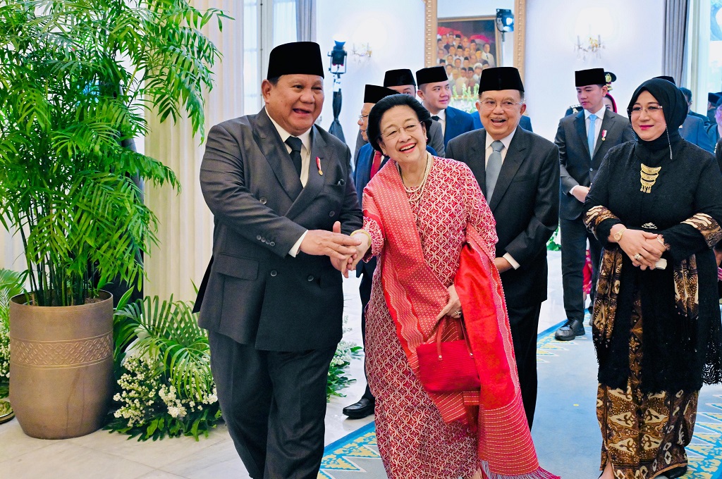 Prabowo-Megawati Bergandengan Tangan, Hasan Nasbi: Presiden Dekat dengan Semua Tokoh