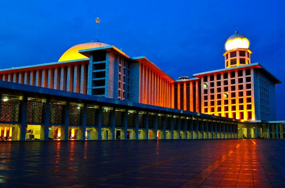 5 Masjid Termegah Di Indonesia, Ada Yang Berlapis Emas