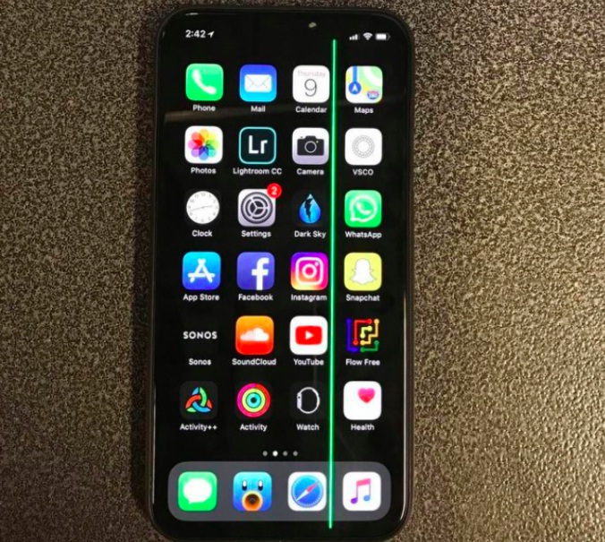 Pengguna Keluhkan Ada Garis Hijau di iPhone X