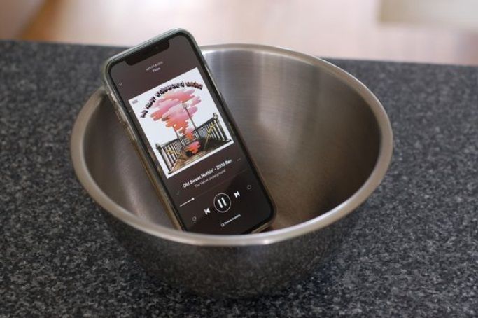 4 Ide Kreatif Bikin Suara iPhone Lebih Kencang Tanpa Speaker