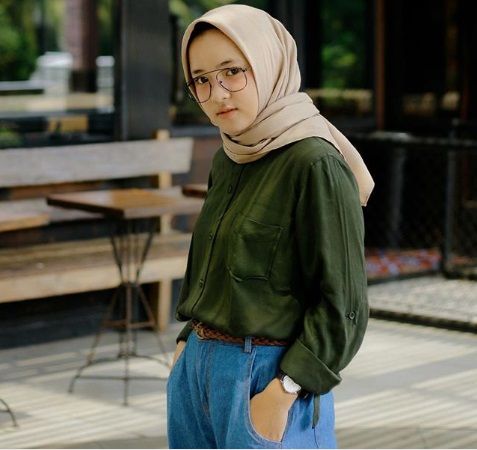 style hijab sepatu converse