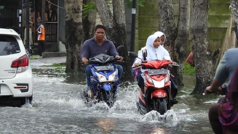 Diguyur Hujan Deras 2 Jam, Sejumlah Kawasan Di Medan Tergenang Air