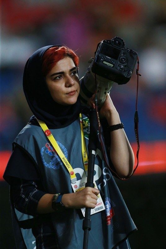 Dilarang Masuk Stadion Fotografer Wanita Iran Nekat Meliput Dari Atap Dilarang Masuk Stadion Fotografer Wanita Iran Nekat Meliput Dari Atap