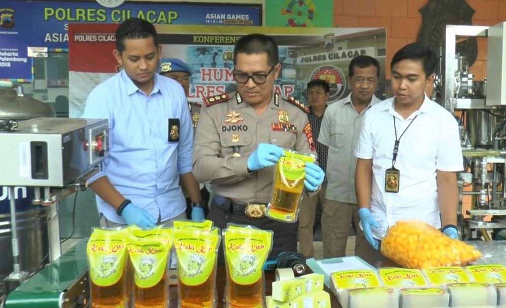 Pabrik Minyak Goreng Palsu Dibongkar Polisi 8 Ton Minyak Disita Bagian 1