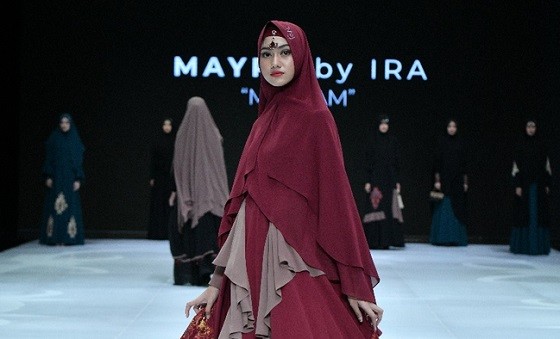 Busana Muslim1 Setiap muslimah hendaknya memakai busana muslim yang menutupi auratnya. (Foto: Ant)