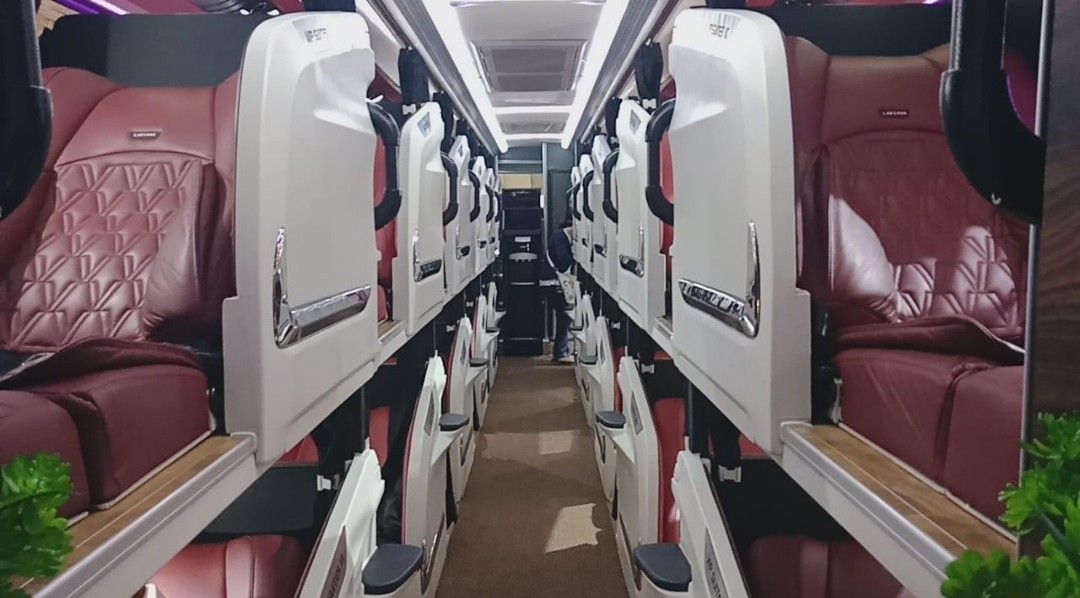 bus super mewah dengan tempat tidur nyaman jadi perhatian pengunjung giias