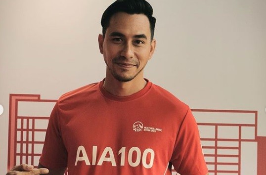 Darius Sinathria temani Donna Agnesia yang sakit. (Foto: IG)