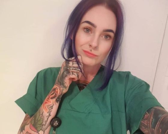 Perkenalkan Ini Sarah Dokter Cantik dengan Tato  Terbanyak  