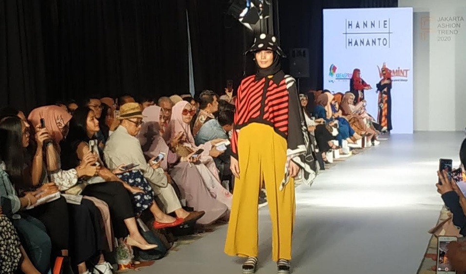 Jakarta Fashion Trend 2022 Mbok Jamu Jadi Inspirasi 