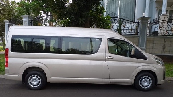 Toyota Premio INews9