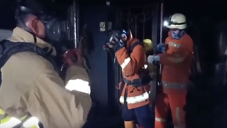 Damkar Kebakaran melanda pusat perbelanjaan Lokasari Plaza, Tamansari, Jakarta Barat, Jumat (6/12/2019) sore. (Foto: iNews).