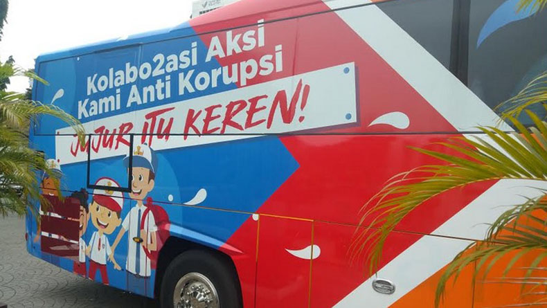 Bus Kampanye Anti Korupsi Pemerintah Provinsi (Pemprov) DKI Jakarta meluncurkan bus kampanye antikorupsi di Balai Kota, Jakarta, Selasa (10/12/2019). (Foto: iNews.id/ Wildan Catra Mulia).