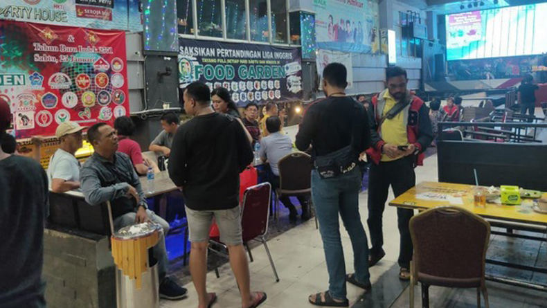 penggerebekan judi Satuan Reskrim Polres Jakarta Barat menggerebek perjudian di Food Garden Season City di Jakarta Barat, Minggu (23/12/2019 ). (Foto: Istimewa).