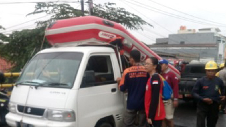 Kemensos Salurkan Bantuan kepada Korban Banjir Jakarta dan ...