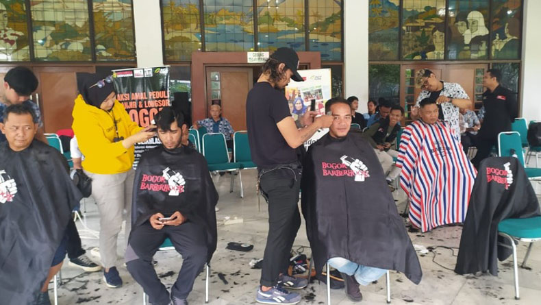 IJTI Ikatan Jurnalis Televisi Indonesia ( IJTI ) Bogor Raya bersama komunitas Barberhood langganan Presiden Joko Widodo (Jokowi) menggelar galang dana kemanusiaan untuk korban banjir dan tanah longsor.