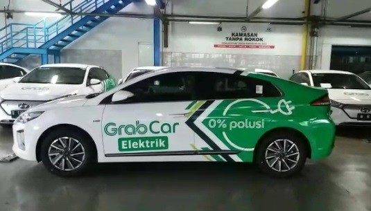 24 Hyundai Ioniq 13