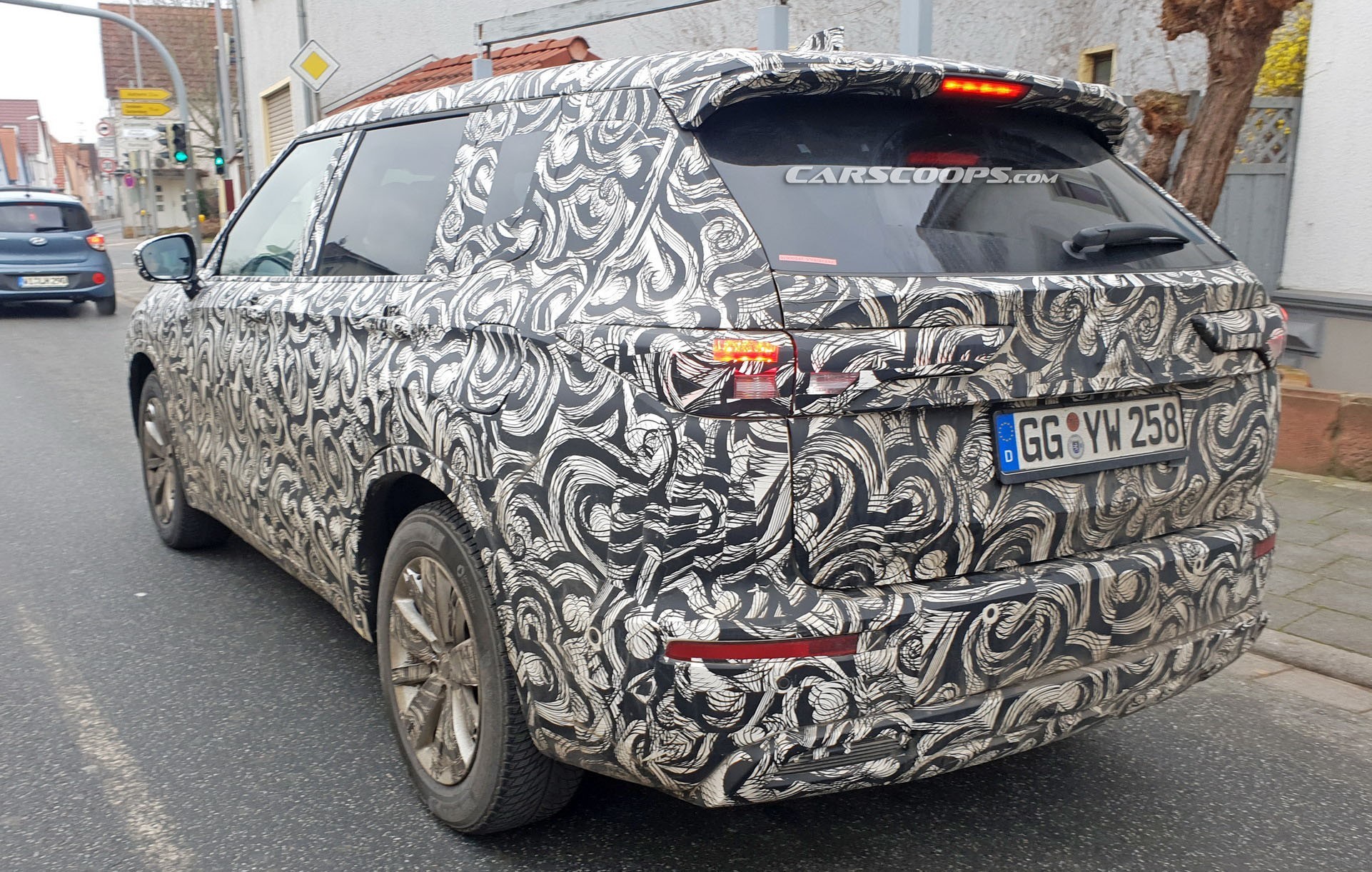 03 Outlander 3 Mitsubishi Outlander terbaru tengah diujicoba. (Foto: Carscoops)