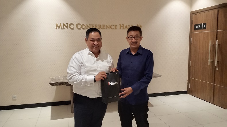 bupati dairi 4 Bupati Dairi, Eddy Keleng Ate Berutu berkunjung ke redaksi iNews.id di iNews Tower, Jalan Kebon Sirih, Jakarta Pusat, Selasa (4/2/2020). (Foto: iNews.id/Rizki Maulana)