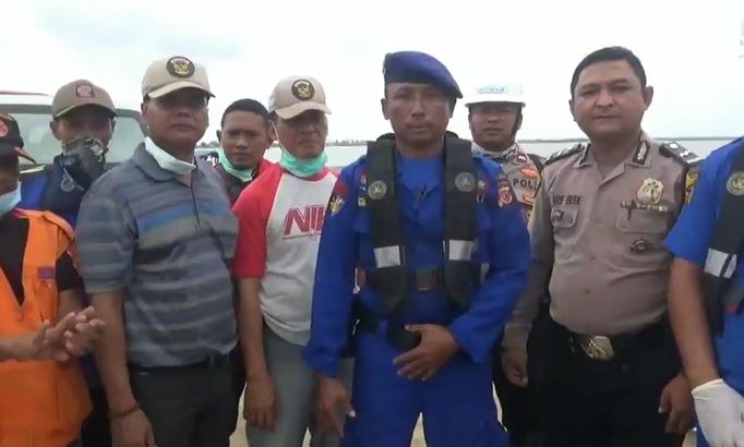 Personel Satpolair Subang Bripka Agus Wijaya, Jumat (7/2/2020) (Foto:iNews/Yudy)