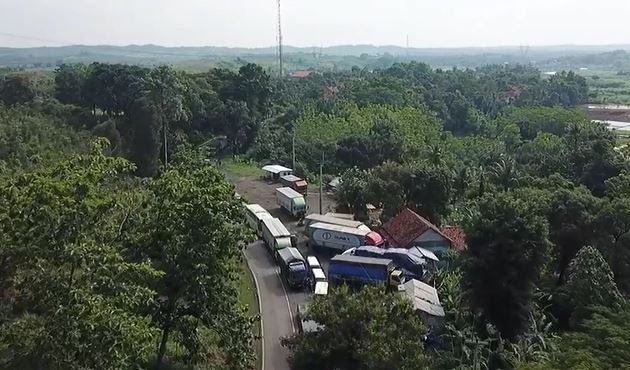 Macet di Jalan Cireki Sumedang Macet di Jalan Cireki Sumedang, Rabu (12/2/2020) (Foto:iNews/Beben Hva)