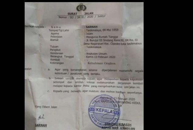Surat jalan nenek yang tabrakkan diri Surat jalan nenek yang tabrakkan diri, Jumat (14/2/2020) (Foto:iNews/Asep)